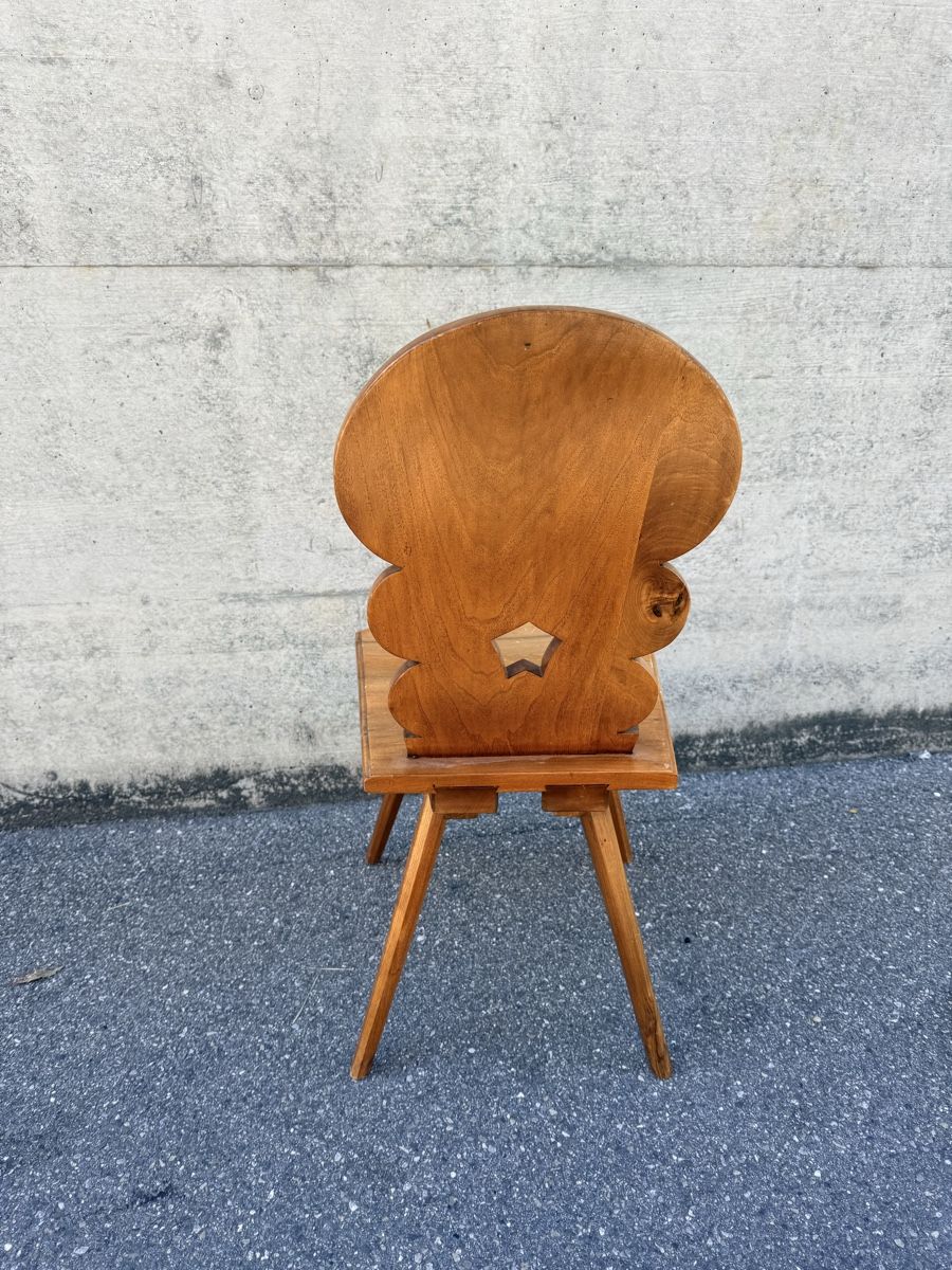 Stühle: Antiker Holzstuhl – Gebraucht aus Solothurn von NUVICO 4