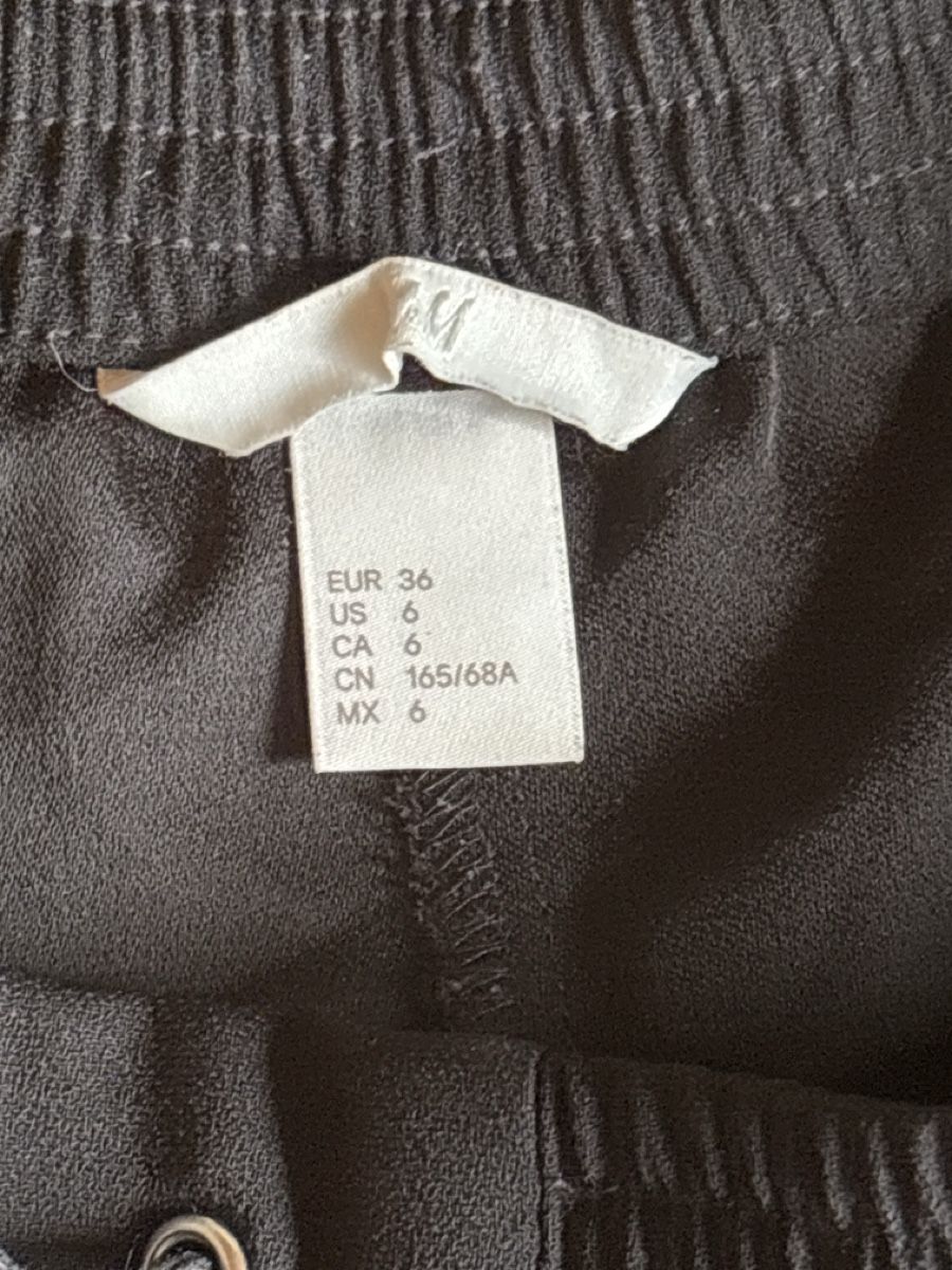 H&M Pantaloni: Pantalon noir H&M Taille 36 – Usato da La Chaux-de-Fonds venduto da lea_77ly 1