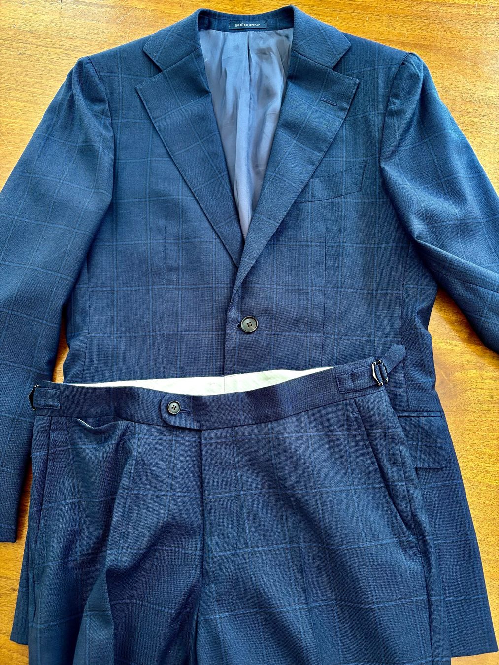 Suitsupply Costumes: Suitsupply La Spalla zwei Teiler Anzug – D'occasion à St.Gallen par Boergie