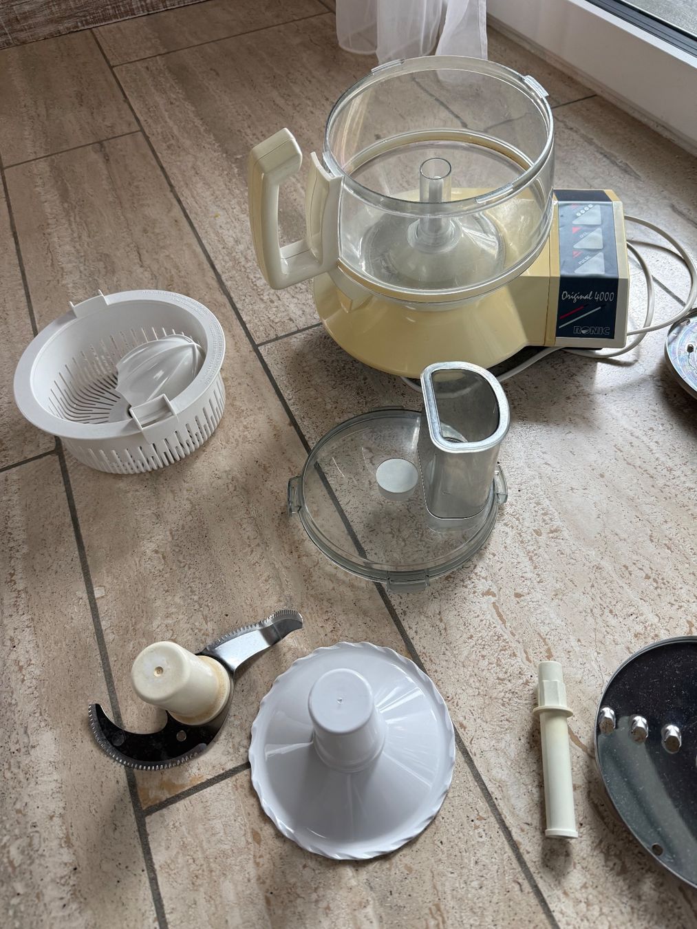 Ronic Elettrodomestici da cucina: RONIC Original 4000 Küchenmaschine – Usato da Oetwil an der Limmat venduto da Prinzaessli123 1