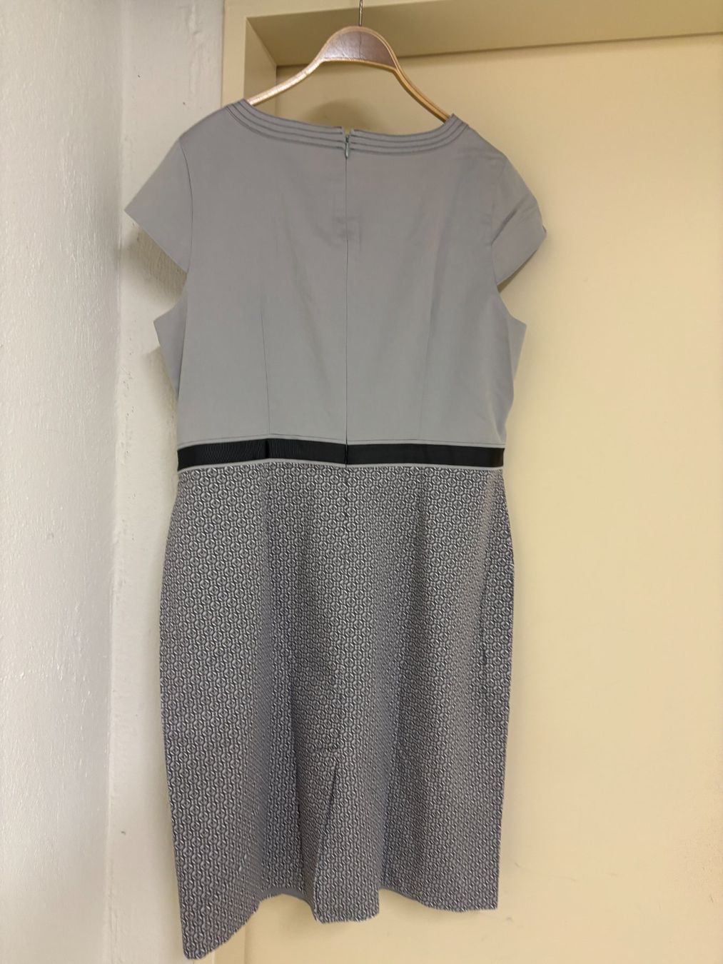 Robes: bianca Damen elegante Kleid  Gr. 44 – D'occasion à Wallisellen par AS.TZ. 3