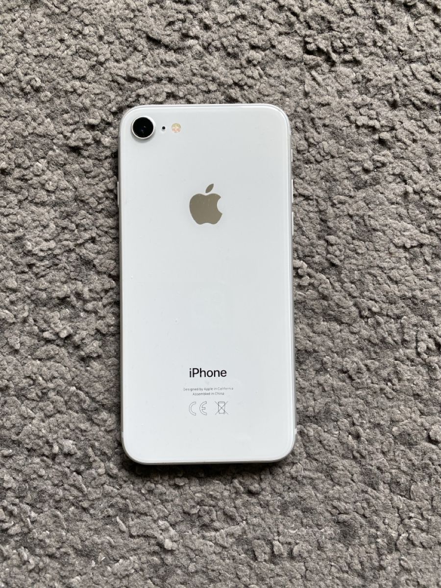 Apple Telefoni cellulari / Smartphones: iPhone 8 blanc 64Go impeccable N.14 – Nuovo (secondo la descrizione) da Genève venduto da eth_6qs6