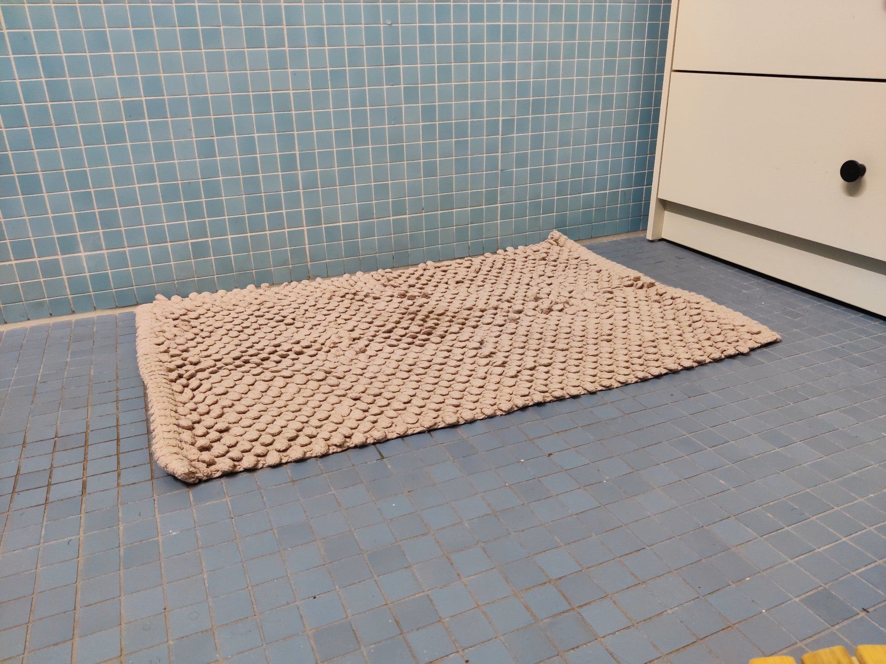 Teppiche: Badteppich (Badematte) Beige – Gebraucht aus Schlieren von Jonockel 2