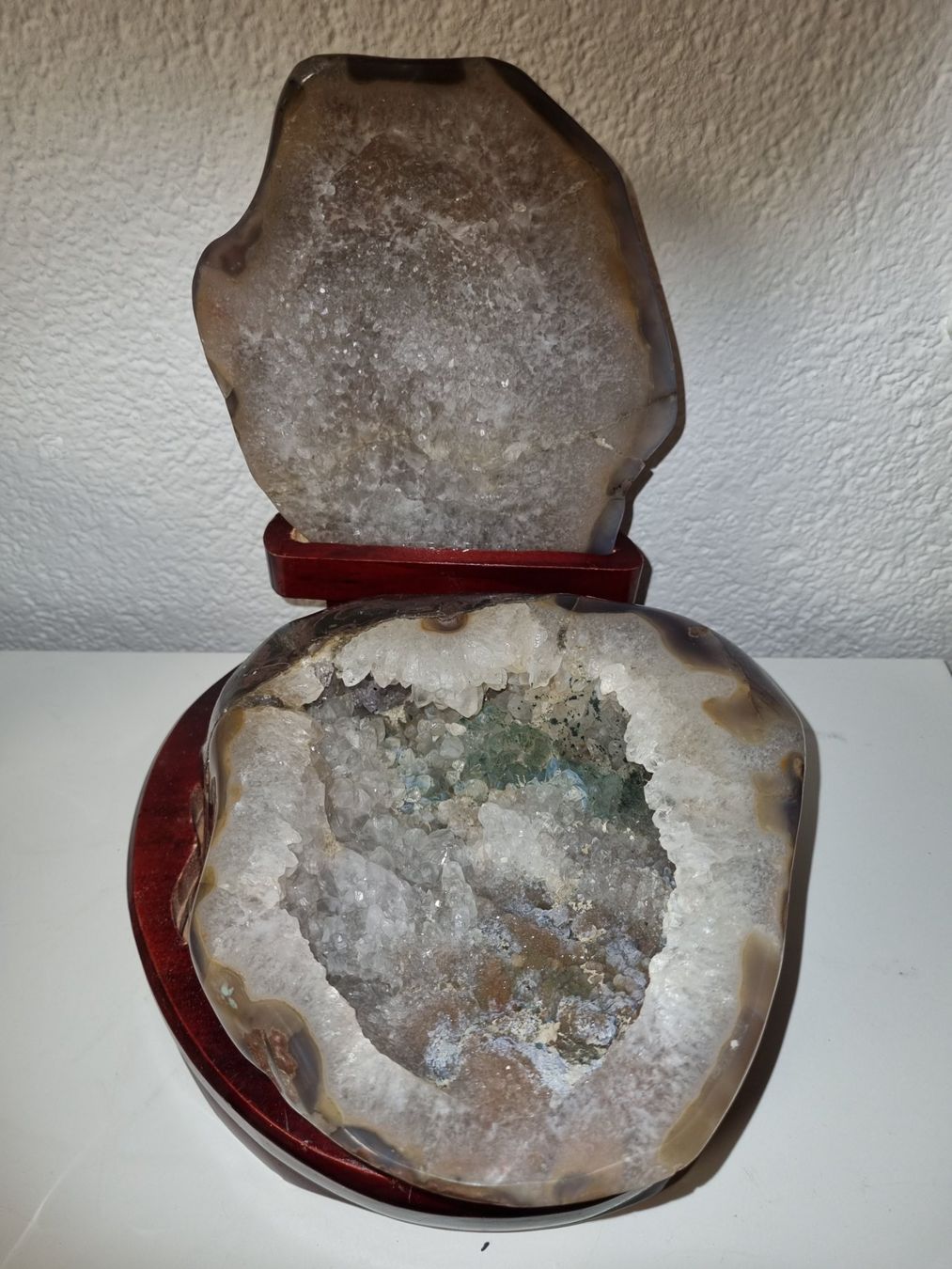 Minerali & Pietre curative: Grosse ACHAT Geode auf Holzständer – Usato da Eschenz venduto da Bibas1 1