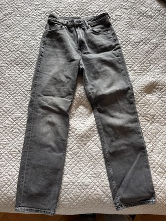 Jean slim coupe droite gris