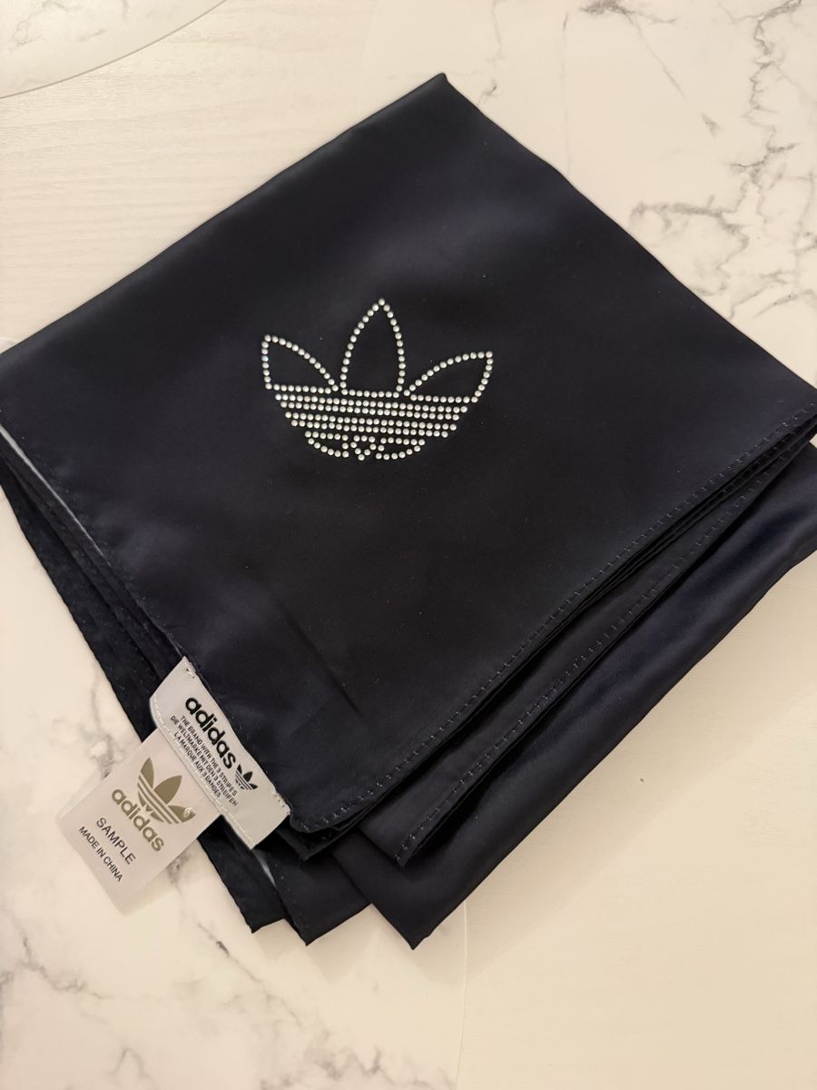 Foulard & Sciarpe: Foulard adidas  – Nuovo (secondo la descrizione) da Luterbach venduto da uhrmacherin89