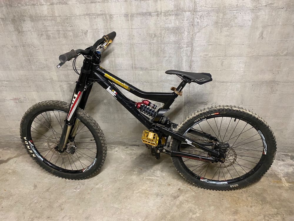 mongoose downhill mountain bike