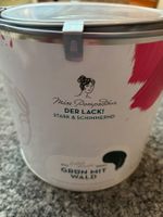 Miss Pompadour, Lack, Grün mit Wald