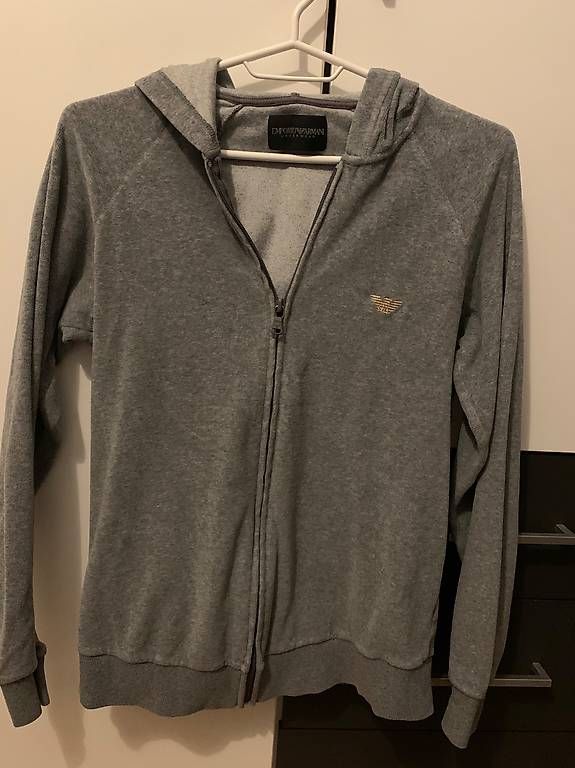 Armani Giacche: Giorgio Armani Velour Jacke Gr S – Usato da St. Gallen venduto da mar_rkm7