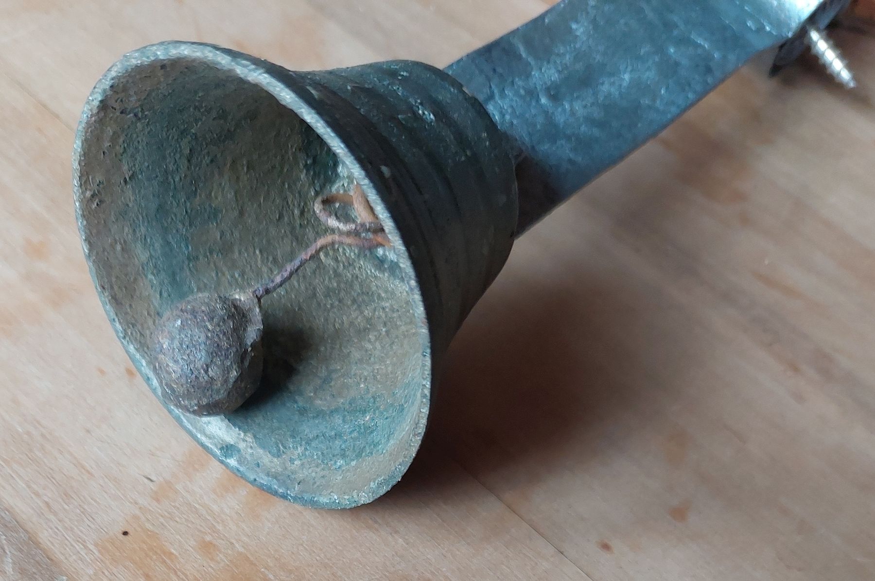 Campanacci mucche: Glöggli mit Feder, antik – Usato da Zürich venduto da Cortin 1