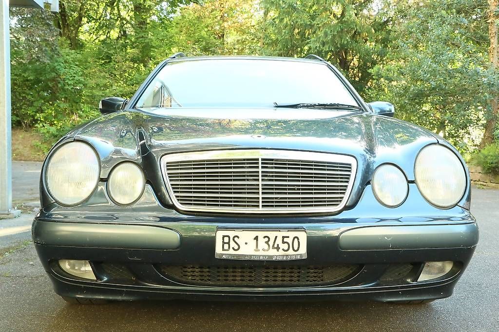 Mercedes-Benz Automobili: E-Klasse w210 Jg2001 – Usato da Basel venduto da jacobian3