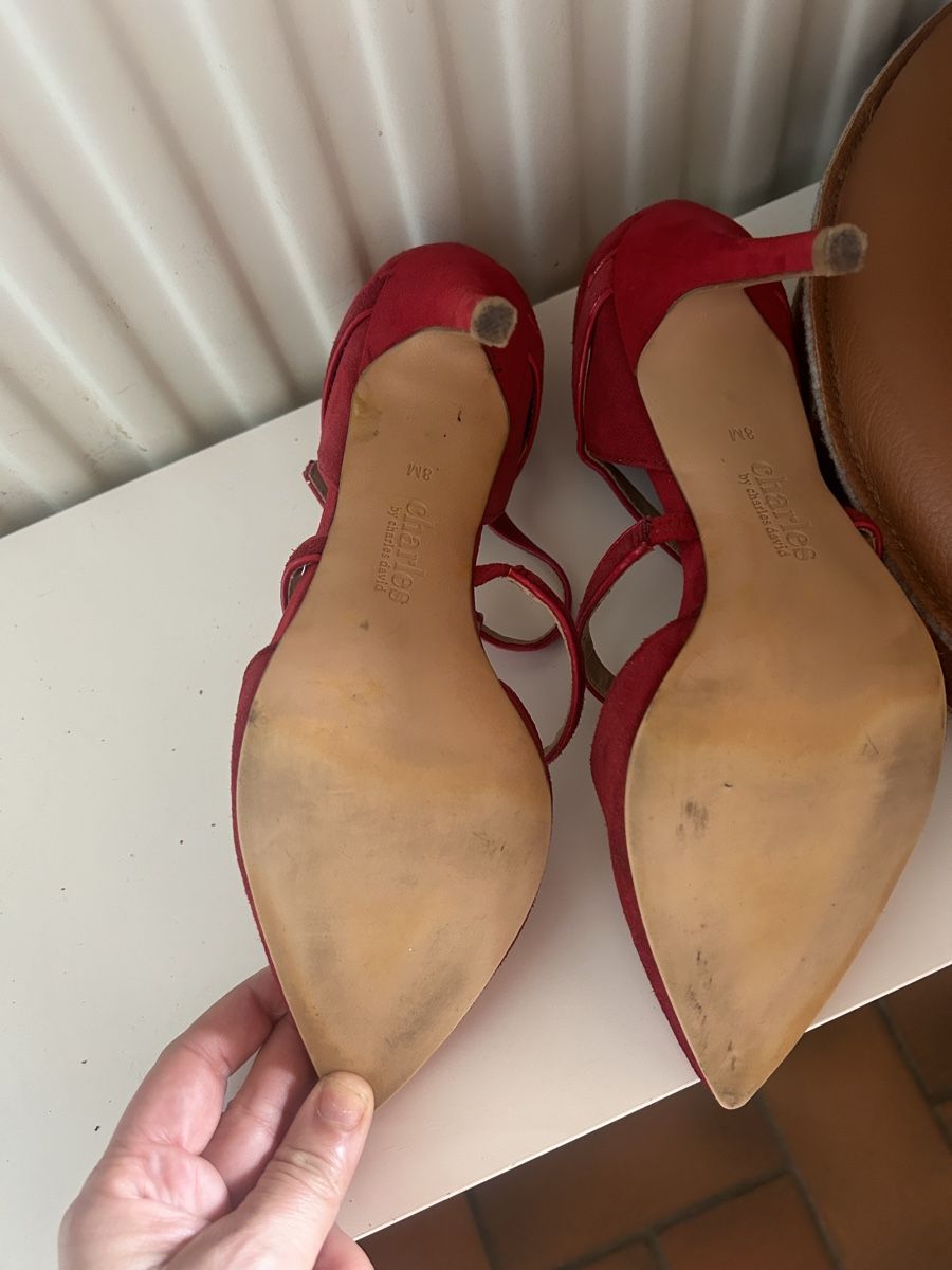 Damenschuhe: Elegant Red Charles & Keith High Heels, Size 39 – Gebraucht aus Marin-Epagnier von Kty_1907 2