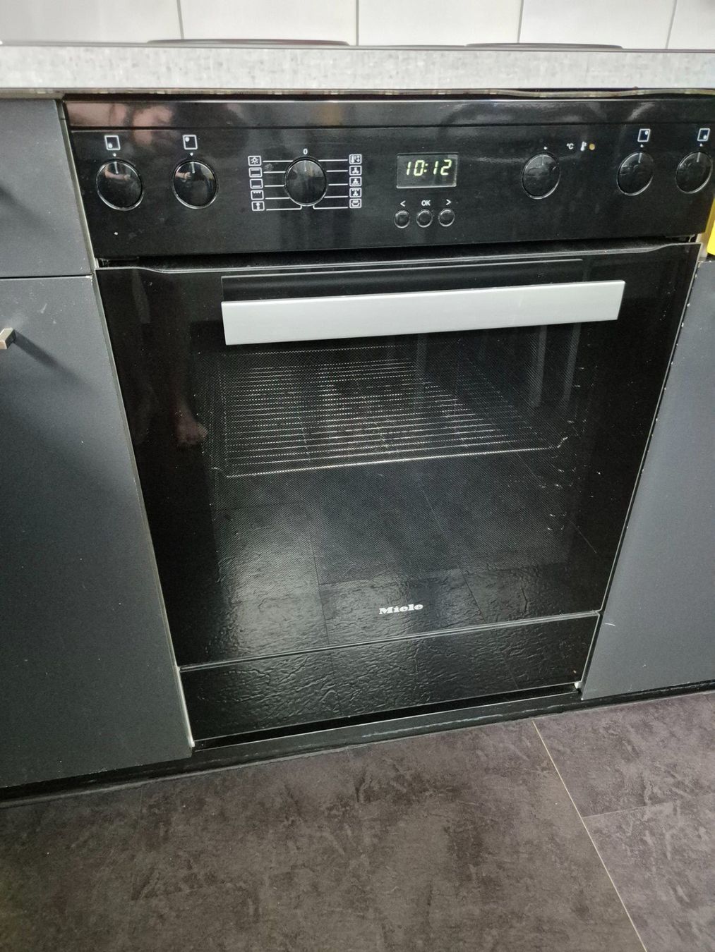 Miele Fours: Four Miele H 2451-55 E noir – D'occasion à Corcelles NE par minipousse26