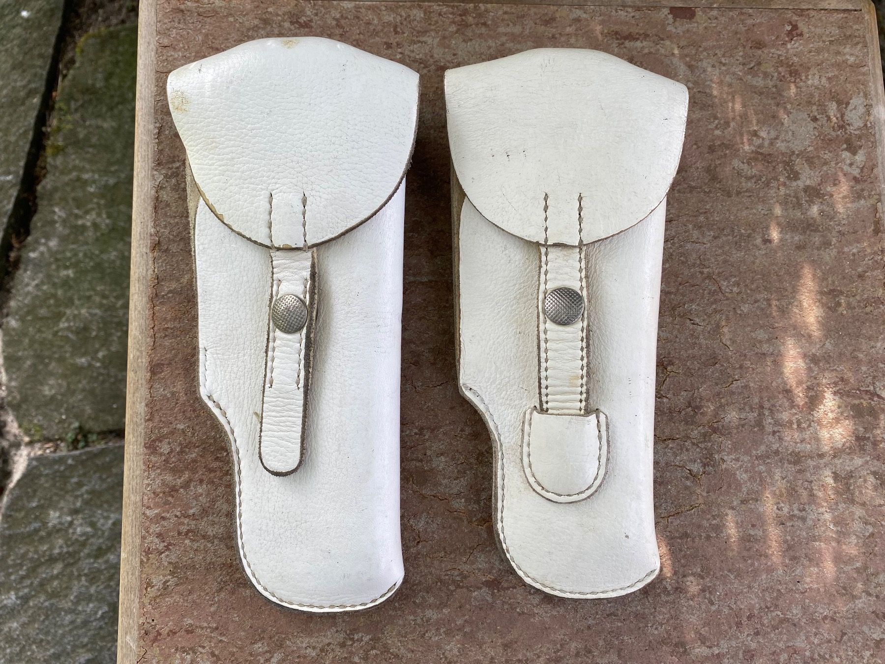 Tiro a segno: 2 originale Pistolenholster Militärpolizei / Heerespolizei – Usato da Feldbach venduto da Olive1