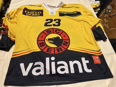 SC Bern Gameworntrikot Junioren Nummer 23 Grösse XL