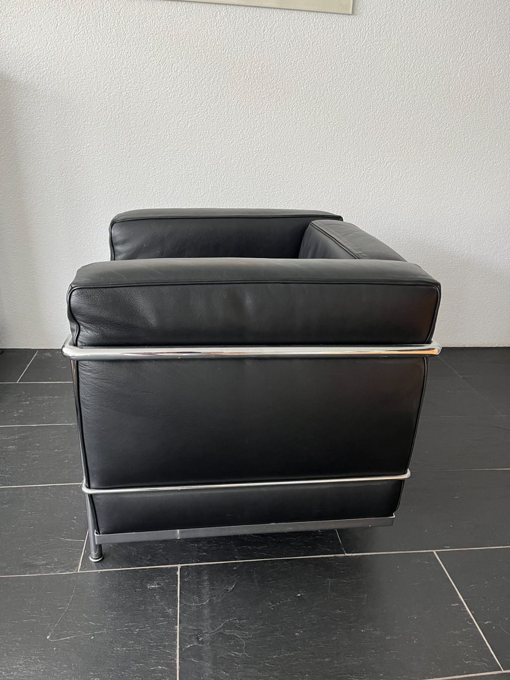 Le Corbusier Poltrone: Le Corbusier Sessel in schwarzem Leder – Usato da Volketswil venduto da hmnp 1