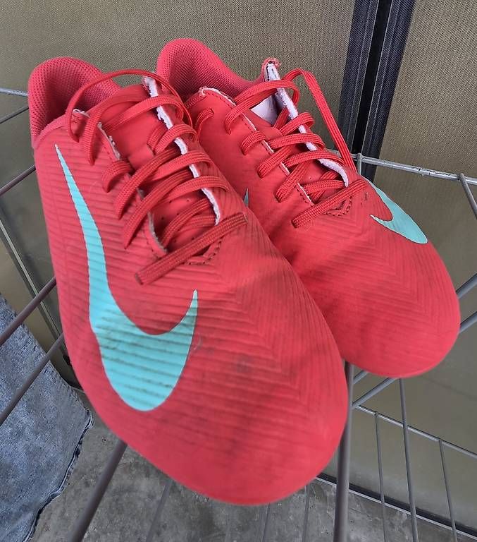 Nike Scarpe per ragazze: Fussball Schuhe (Mädchen, 37.5) – Usato da Bülach venduto da raincloud29 2