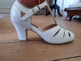 Schuhe im Stil der 30er/40er Jahre von Lola Ramona