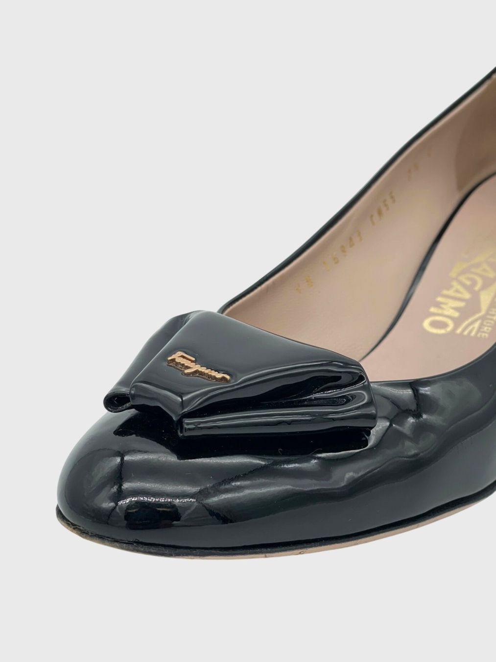 Salvatore Ferragamo Scarpe da donna: Salvatore Ferragamo Vara Pump EU 38 Schwarz – Usato da Zürich venduto da shoe_shop 4