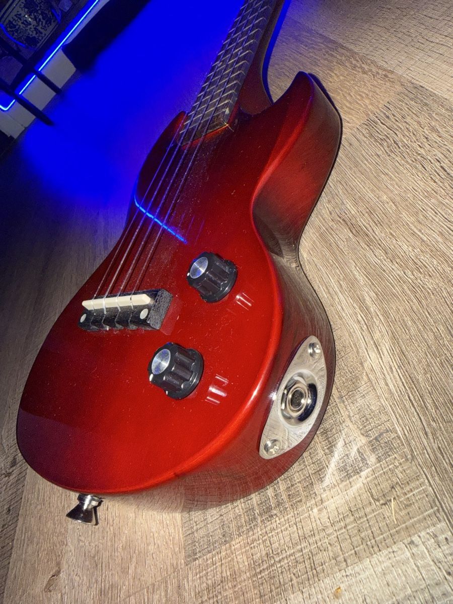 Harley Benton Strumenti musicali: Elektrische Harley Belton Ukulele + Stimmgerät – Nuovo (secondo la descrizione) da Rorschach venduto da man_kk2w 1