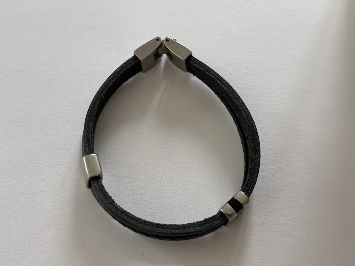 Fossil Bracciali & Braccialetti: Fossil black leather bracelet black, adjustable length – Usato da Basel venduto da cat_sq5m