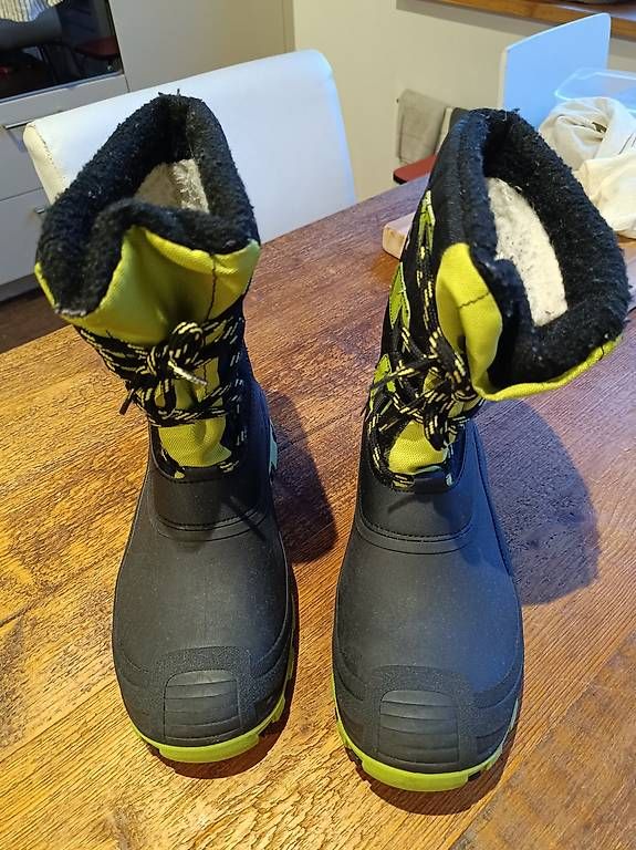 Scarpe per ragazzi: Kinder Winterschuhe 39 – Usato da Bertschikon Gossau venduto da Dominaldo1 2