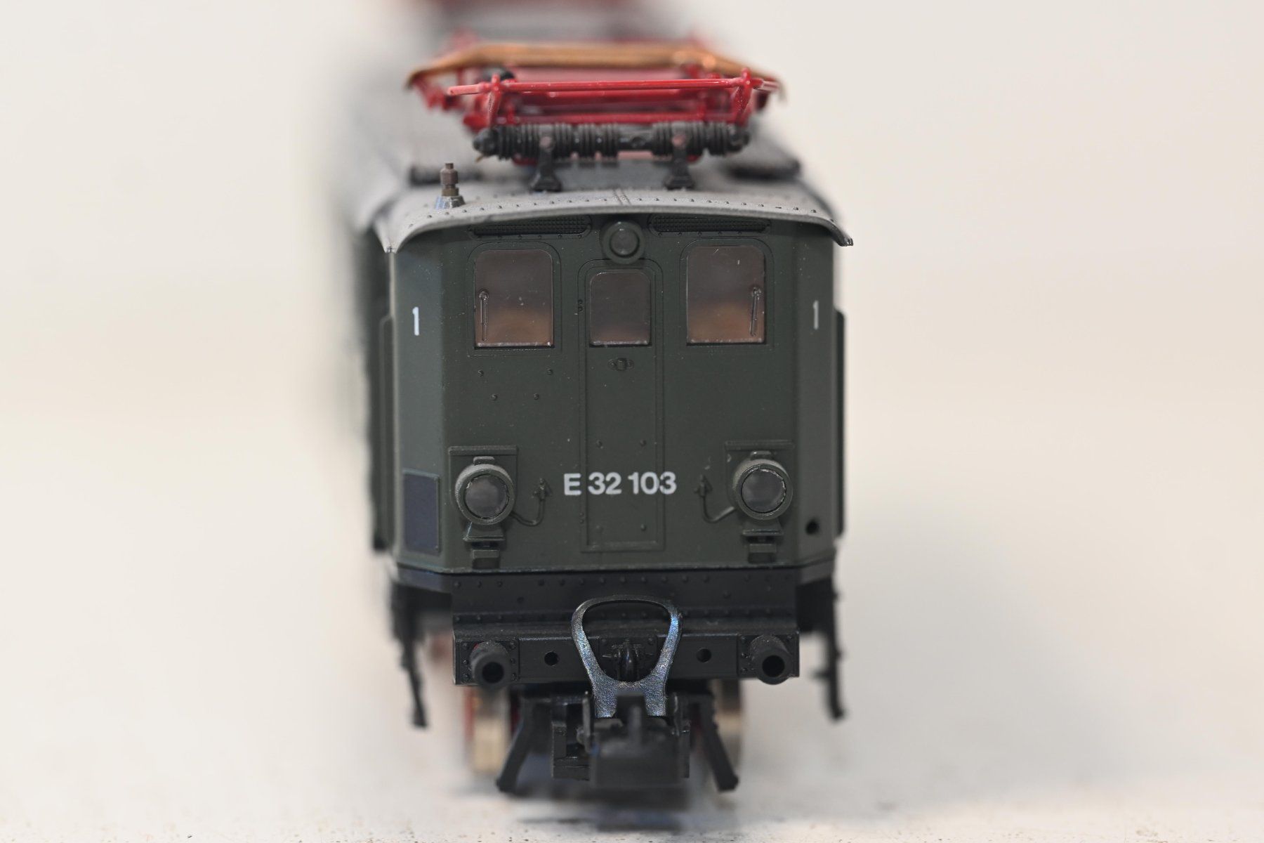 Roco Modelleisenbahnen: DB E 32103 Lok Roco H0/DC Defekt!! – Defekt aus Laupen ZH von  4