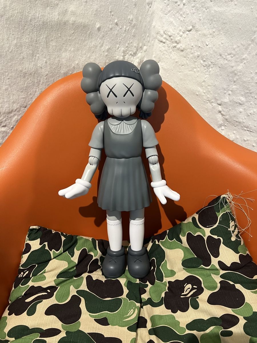 Statuette: KAWS x Squid Game Figur – Nuovo e nell'imballaggio originale da Zürich venduto da Realvintagesale