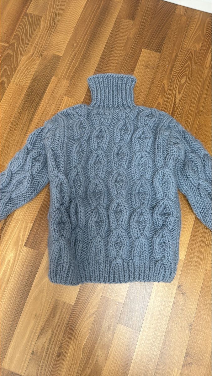 Pullover & Sweatshirts: 100% Wool Blue Knitted Sweater, size S/M – Gebraucht aus Herrliberg von mvo_d8tz