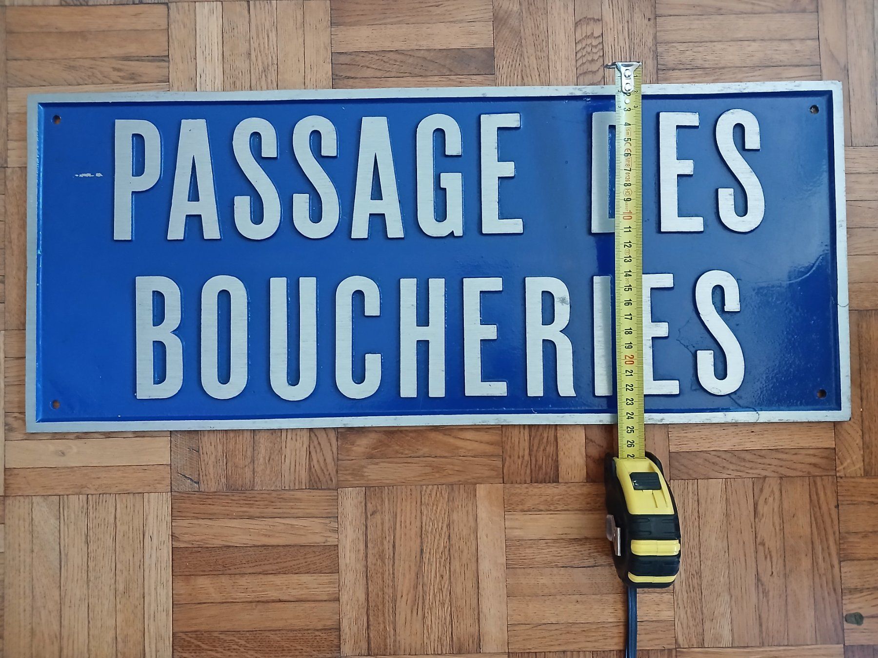 Insegne: Plaque de rue de la ville de Neuchâtel . – Usato da Neuchâtel venduto da nik_h7np 2