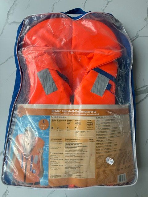 Gilets de sauvetage: Schwimmweste – Neuf avec emballage d'origine à Rhäzüns par 9403 7