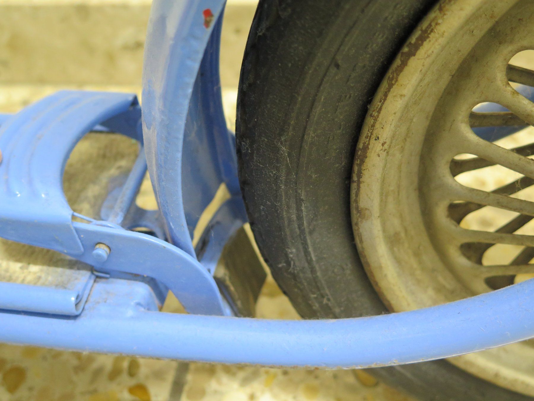 Veicoli per bambini: Kinderroller blau mit Sitz und Bremse gebraucht – Usato da Riedholz venduto da Ronny_Standtke 9
