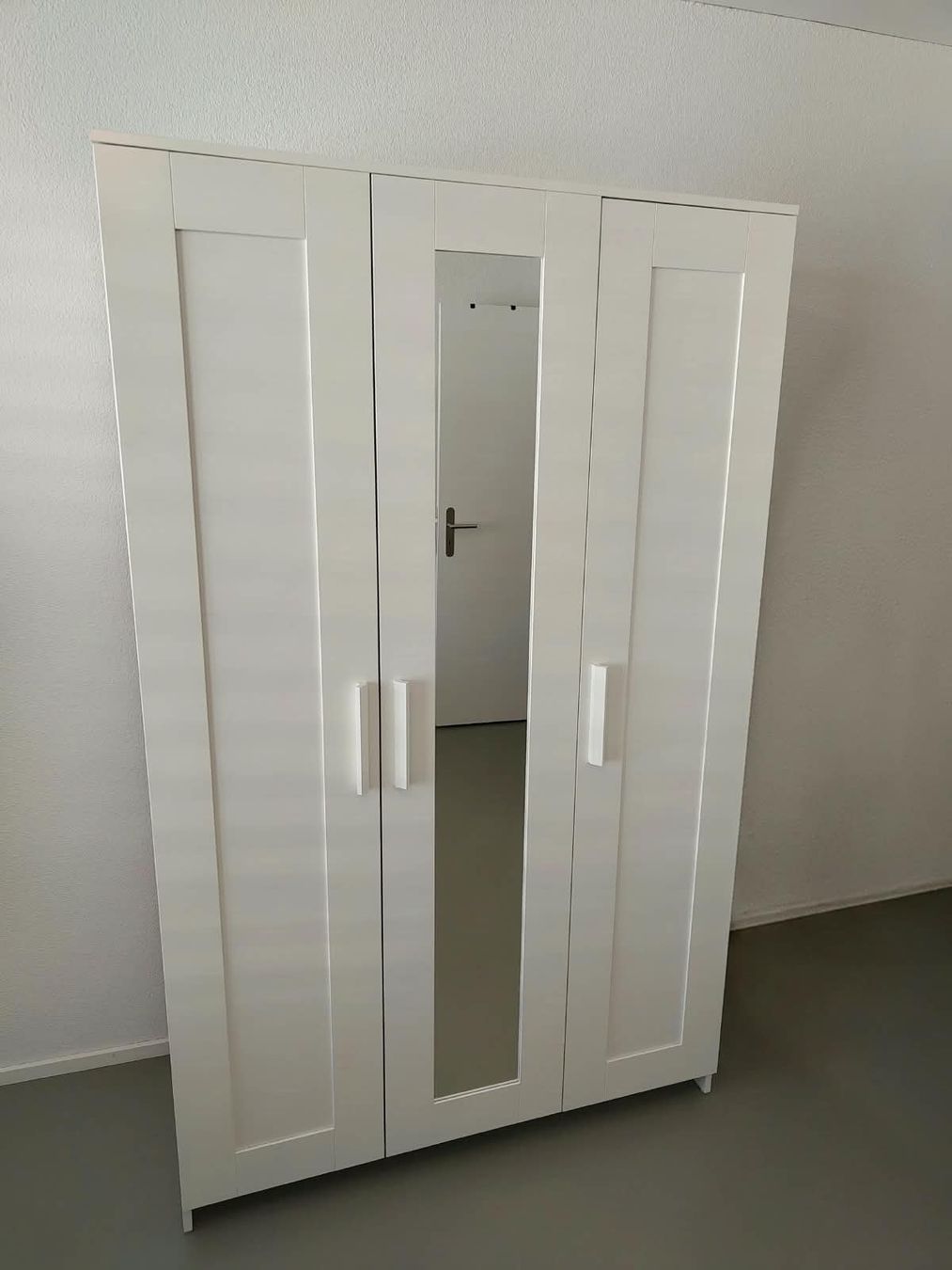 Ikea Porte manteau: IKEA BRIMNES Kleiderschrank – D'occasion à Zürich par cla_hz6t