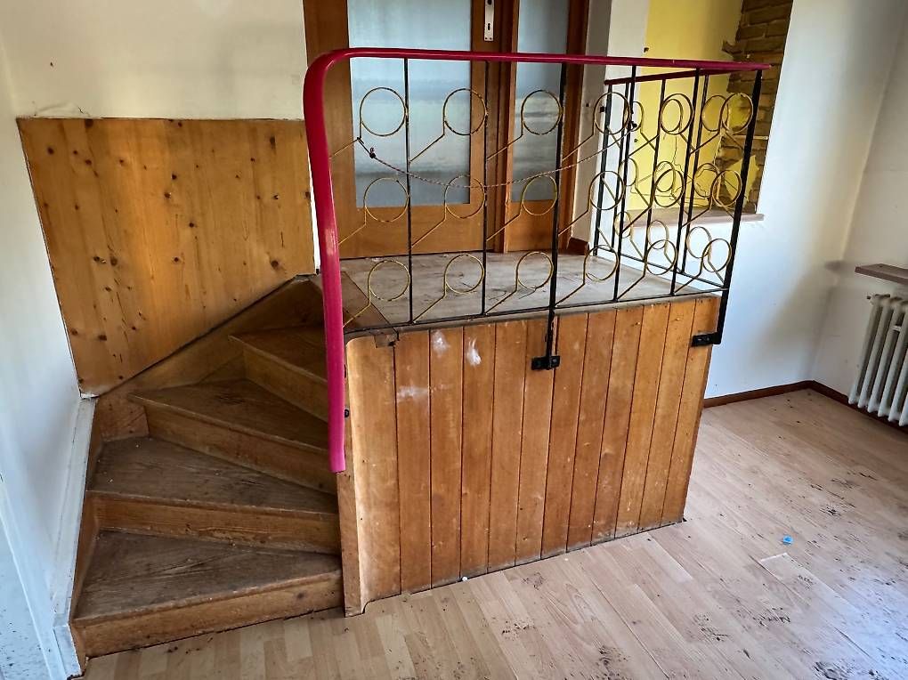 Treppen: Podest mit Geländer und Treppe – Gebraucht aus Münchwilen AG von me2work