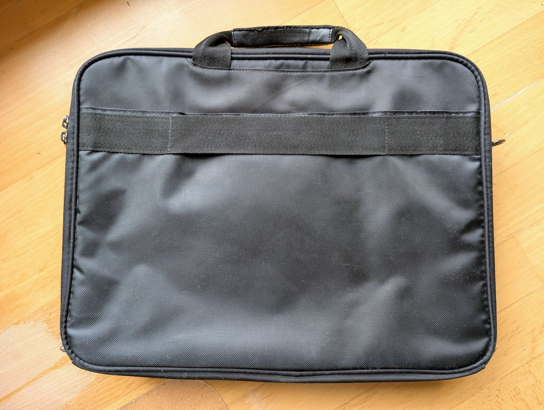 Dell Borse: Dell Laptop Tasche Schwarz – Usato da Füllinsdorf venduto da Tread 1