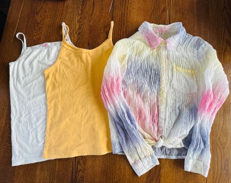 Bluse ONLY, Gr. 158 mit zwei Trägershirts/-leibchen