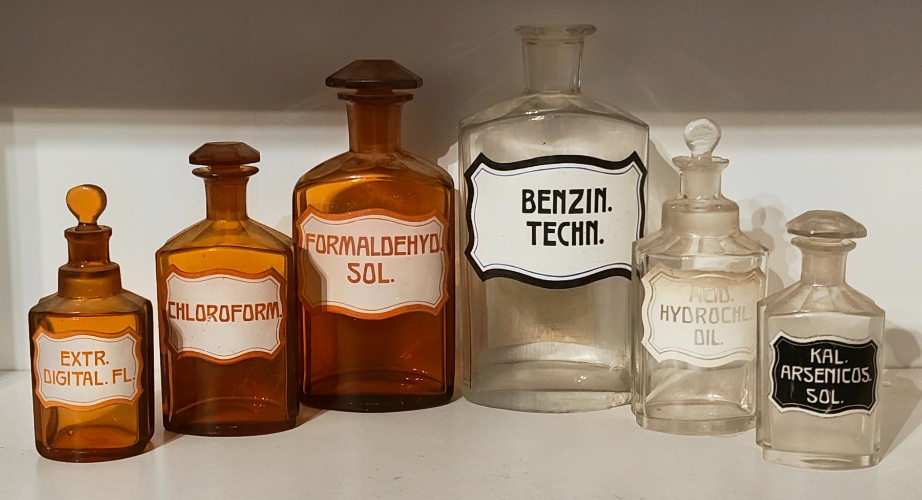 Accessori da laboratorio: 6x Apothekerflaschen Um 1900 – Difettoso da Monthey venduto da 19_karen_84