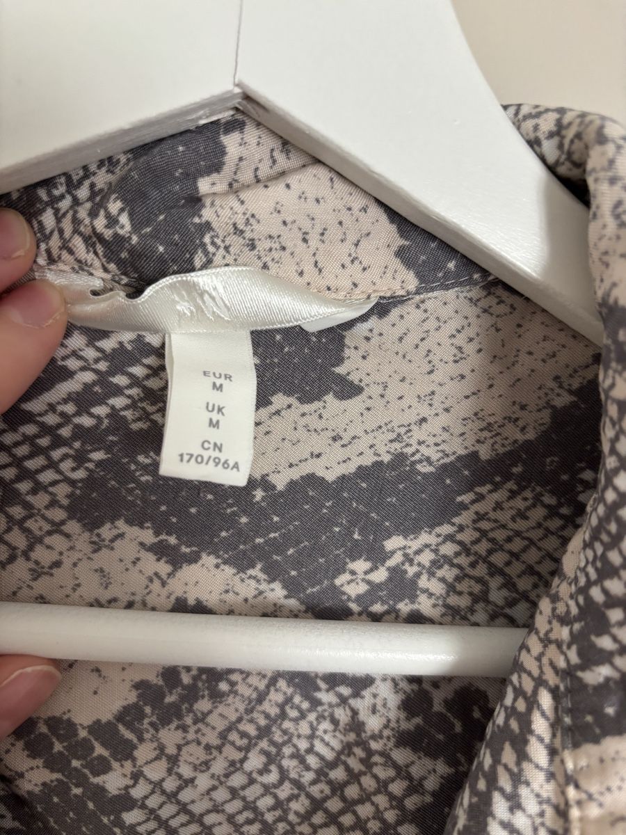 H&M Blusen: Luftige Sommerbluse Schlangenprint Gr. M – Neu (gemäss Beschreibung) aus Arbon von Viktoriaa 2