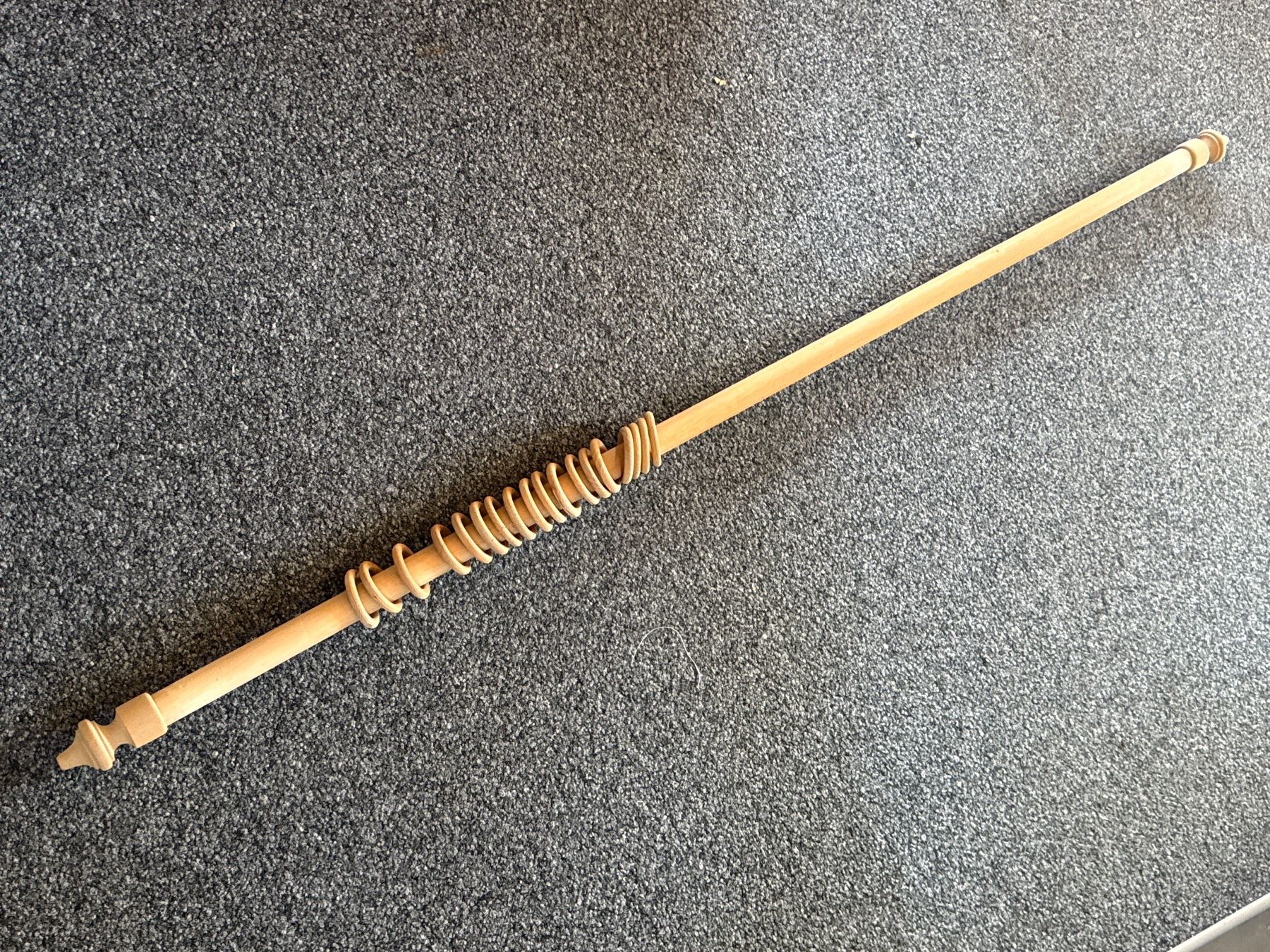 Altro per la casa: Alte Holz Vorhangstange mit Holzringe, 153 cm – Usato da Amriswil venduto da used2use 1