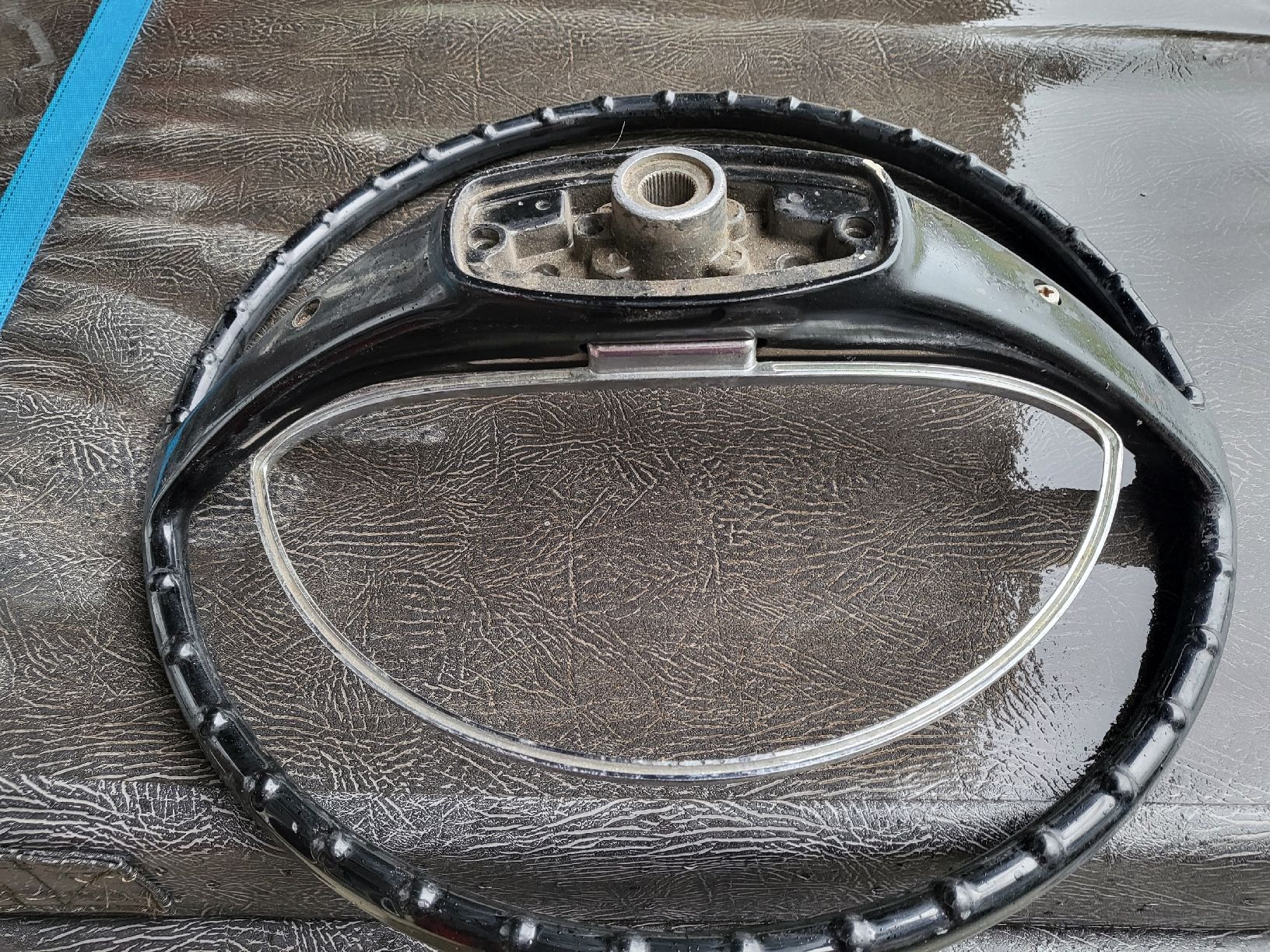 BMW Accessori per altri veicoli: BMW 2000CS – Usato da Welschenrohr venduto da Fenn-60 1