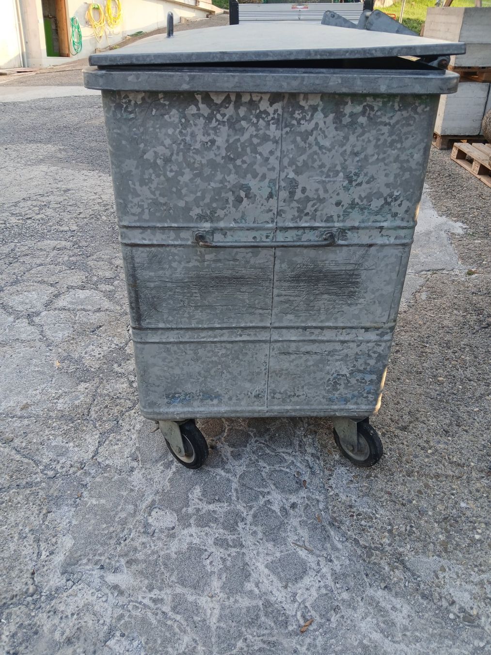 Eléments de bureau: container – D'occasion à Reichenburg par Wehutter 1