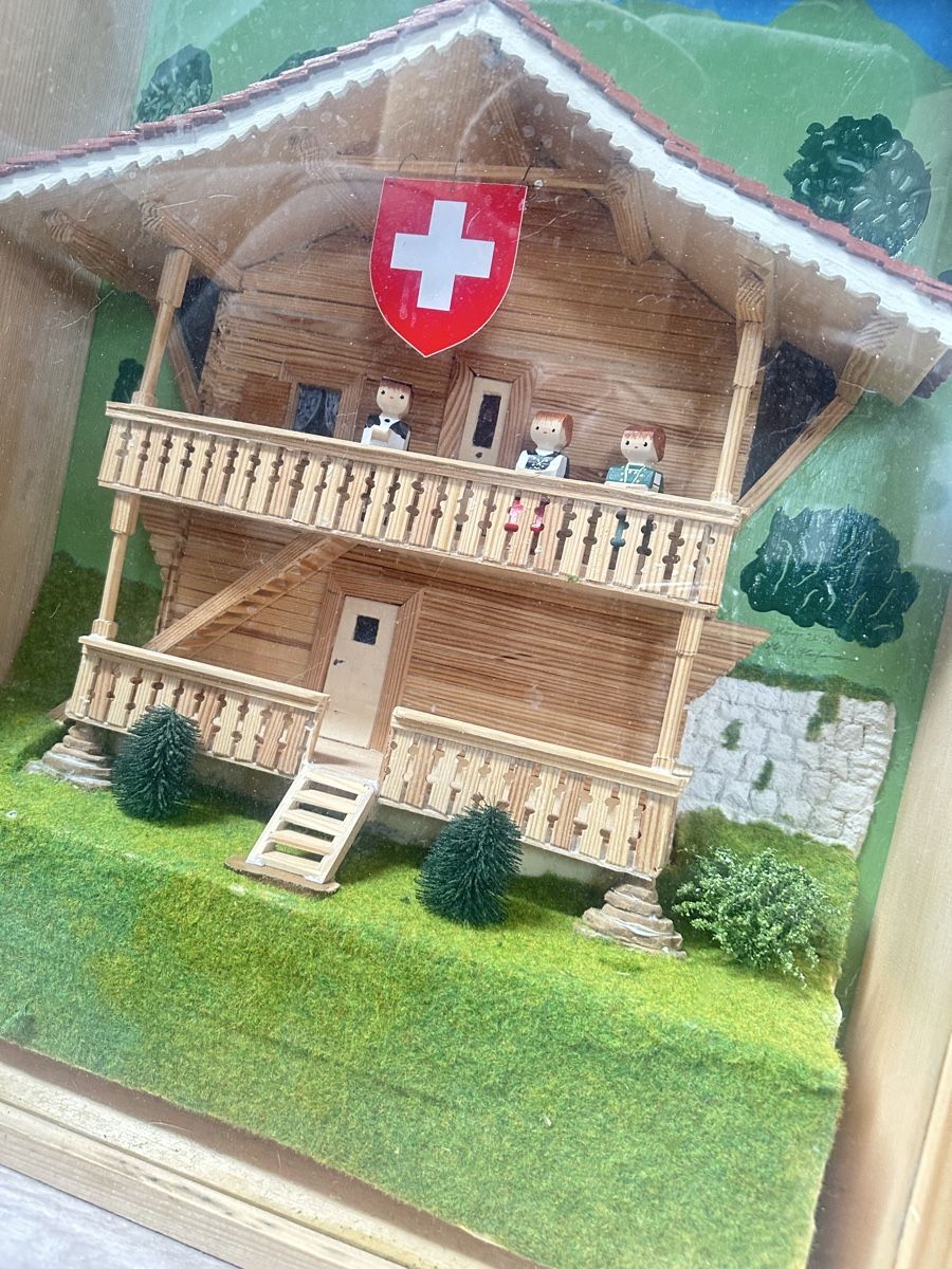 Foto & Immagini: Schweizer Chalet. Handarbeit, Modell im Glaskasten. – Usato da Rafz venduto da Tueni1 6