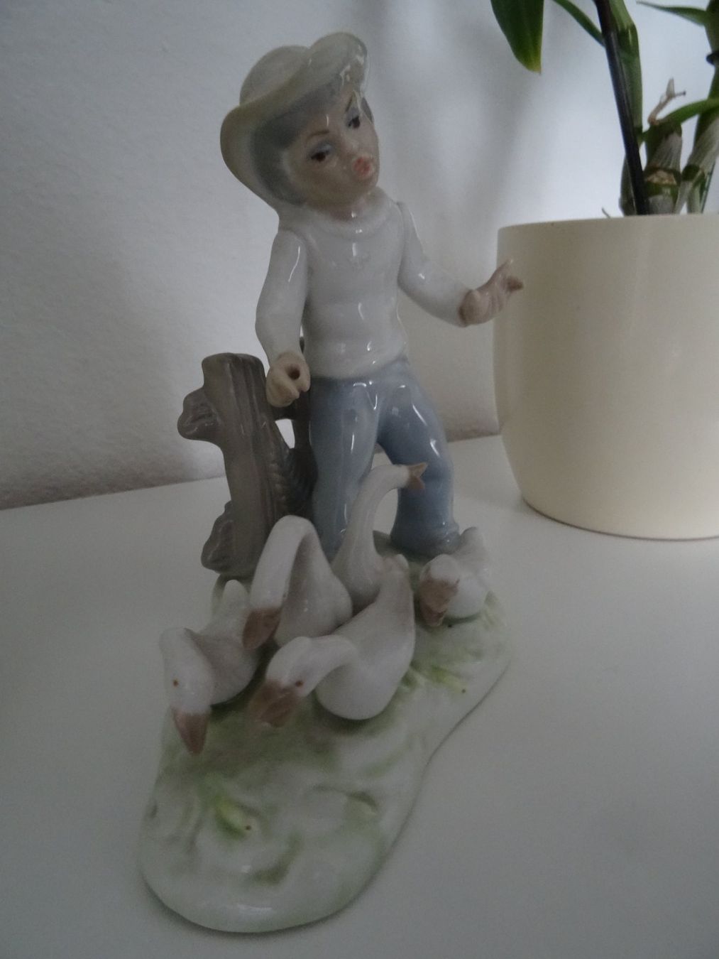 Figuren: Keramikfigur Junge mit Gänsen Guter Zustand – Gebraucht aus Ehrendingen von CHMEX 2