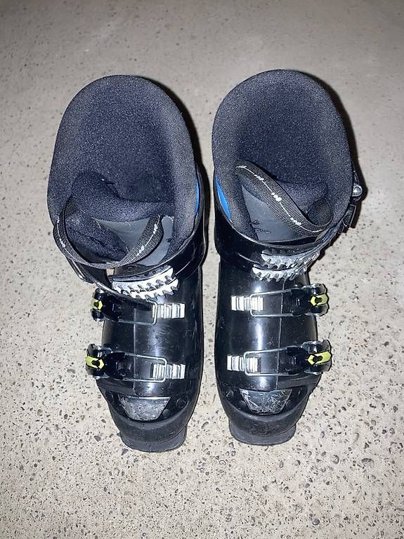 Scarpe da uomo: Chaussures de ski Wedze 33 – Usato da Avenches venduto da leonie7777