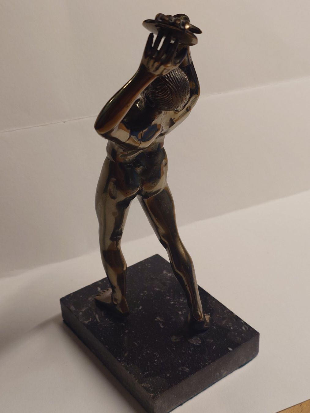 Statuette: Dekorative Bronzefigur "Diskuswerfer" auf Marmorsockel, 24cm – Usato da Greifensee venduto da Freakler 3