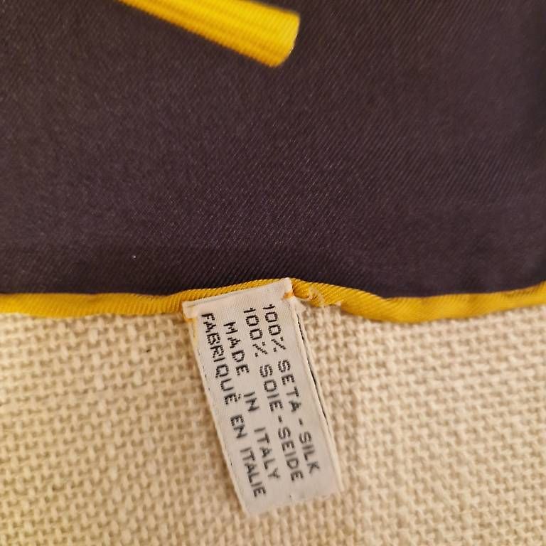 Foulards, Tücher & Schals: Celine - carré twill de soie 100% – Gebraucht aus Lausanne von fclaus-2009 3