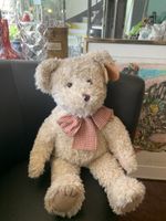 Teddy von Julia Shi
