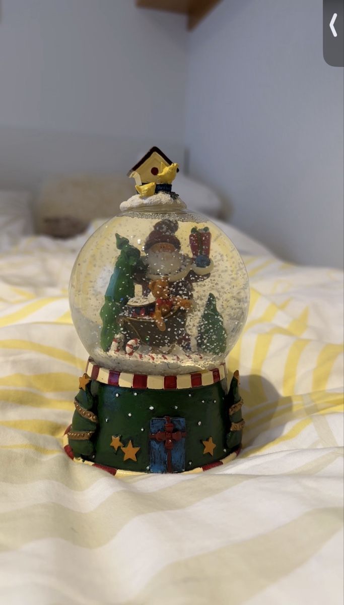 Tutte le decorazioni: Schneekugel – Usato da Gordola venduto da EleSecondHand-TCG