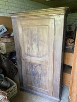 Schöner alter Schrank