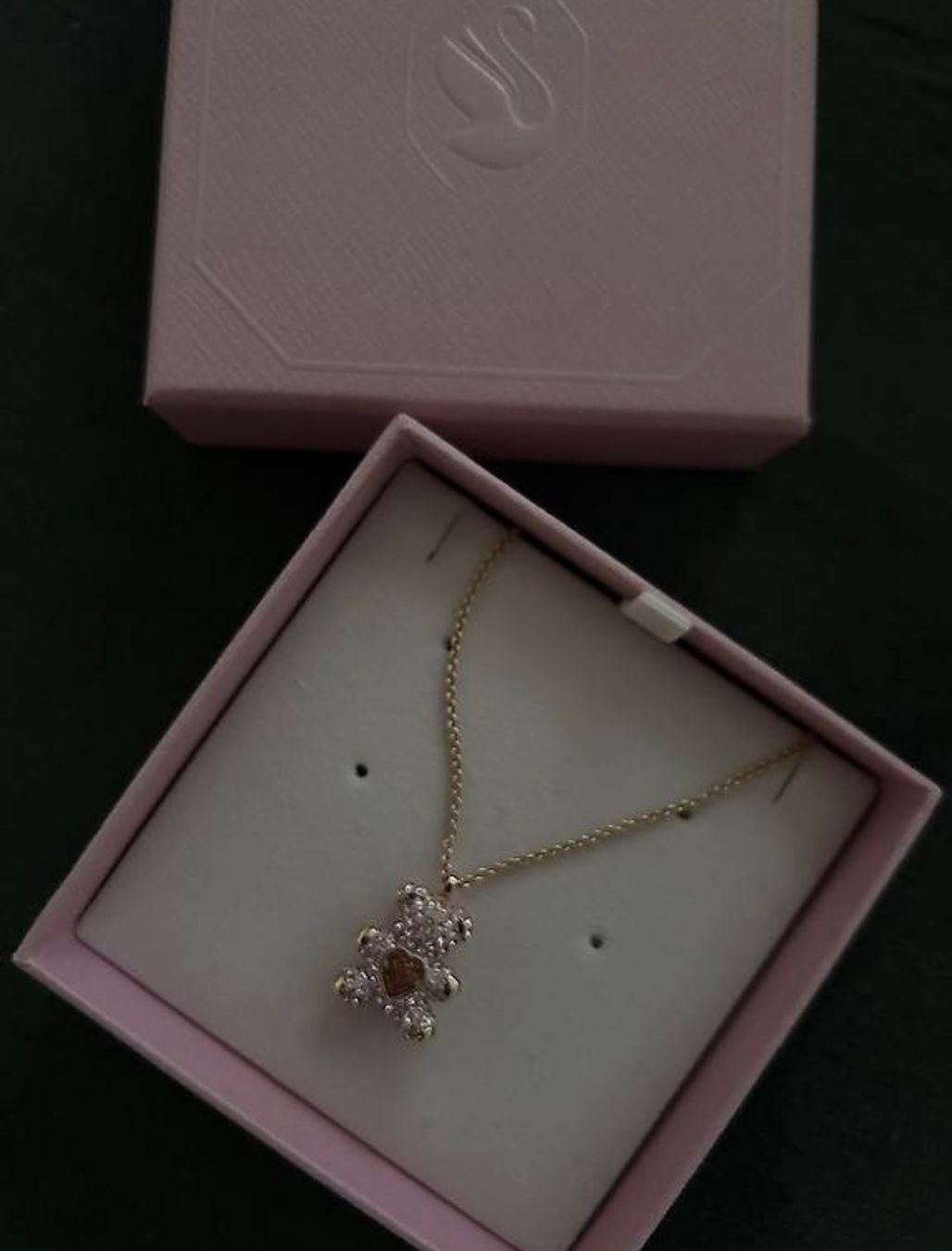 Swarovski Catenine: Swarovski Halskette mit Teddy Anhänger – Usato da Auw venduto da L_5vnb